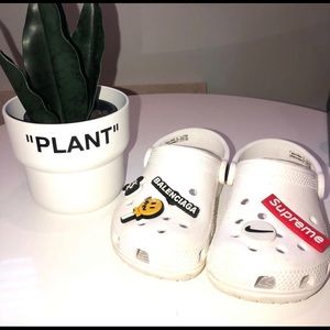 Kids Crocs with pins excellent condition !